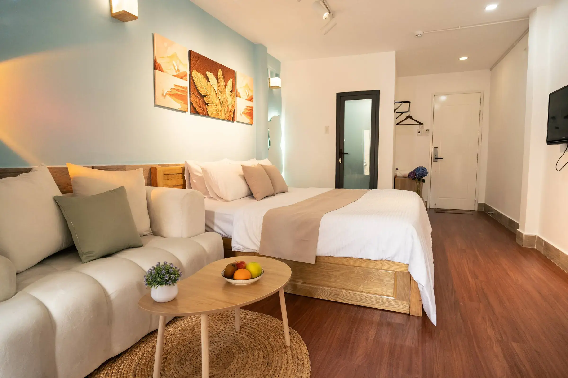 Clover Grand, with its sofa and queen bed
